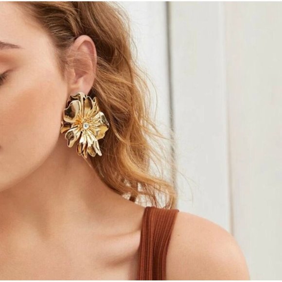 Big gold Flower earrings studs large huge floral statement chunky gold studs - Picture 3 of 8